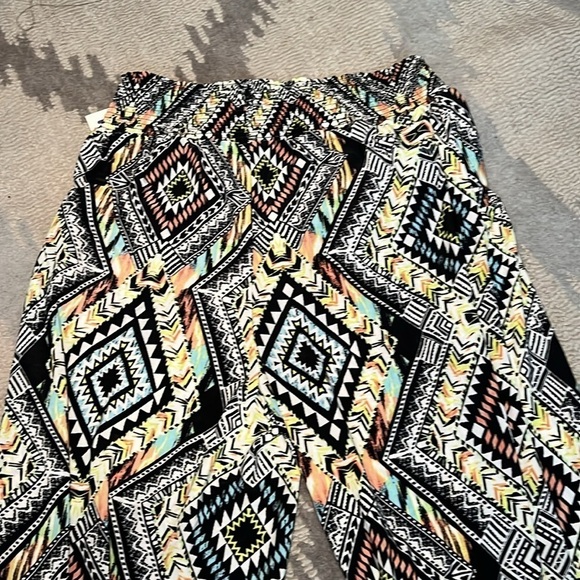 NWT French Laundry multicolored, flowing pants with front pockets, size medium - Picture 6 of 7